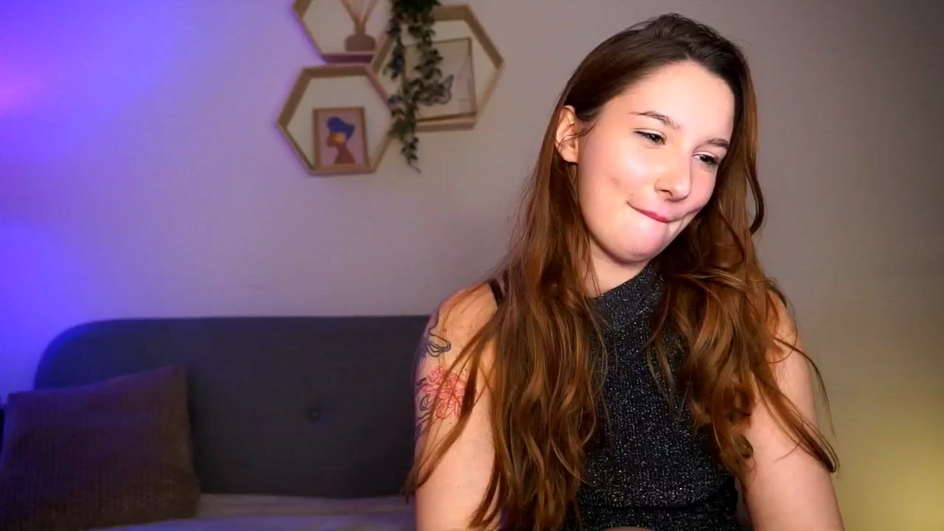 Gallery image thumbnail from BambiiQueen's myfreecams stream on, 04/19/2026, 15:25 image 16 of 20