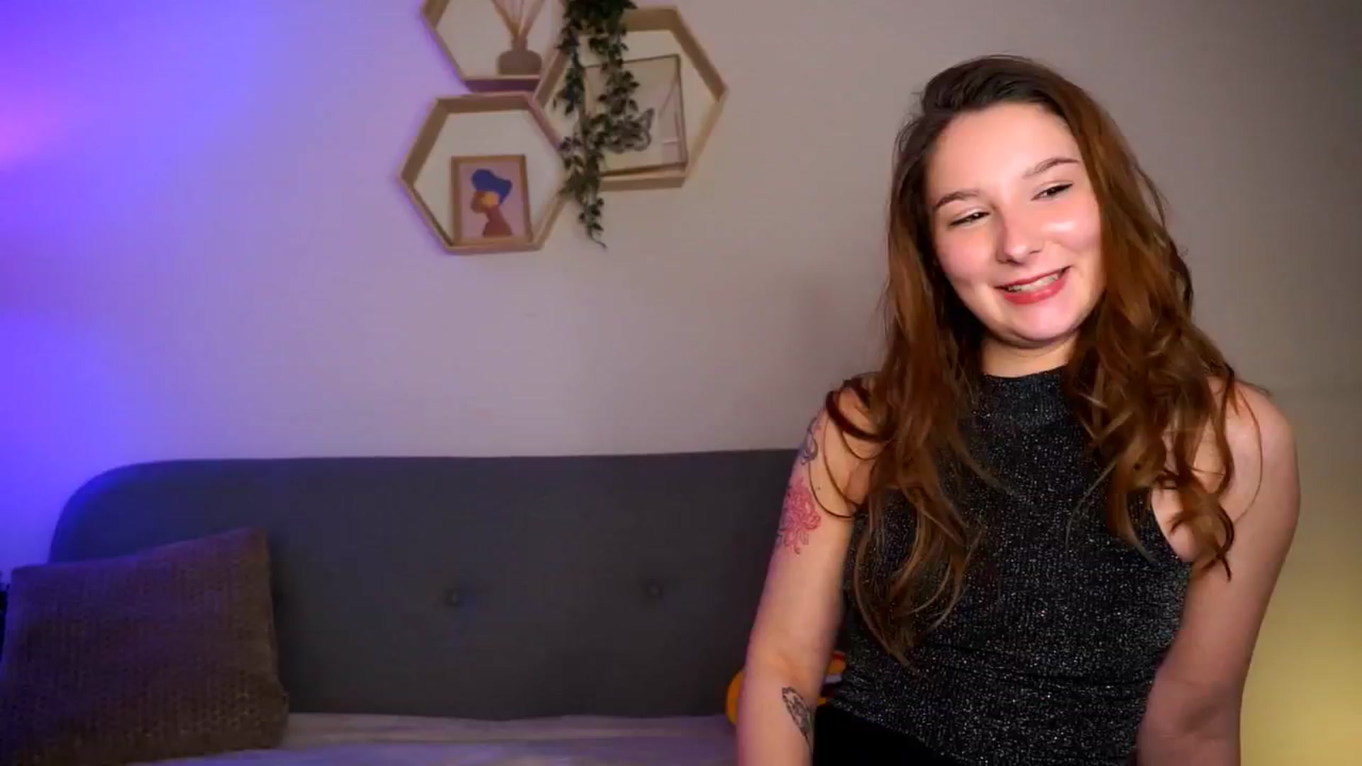 Gallery image thumbnail from BambiiQueen's myfreecams stream on, 04/19/2026, 15:25 image 14 of 20