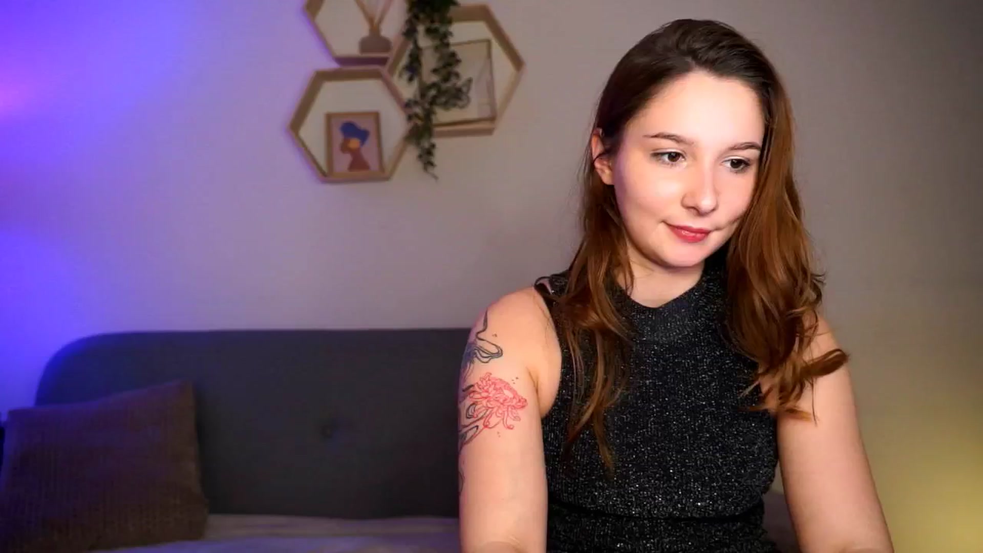 Gallery image thumbnail from BambiiQueen's myfreecams stream on, 04/19/2026, 15:25 image 12 of 20