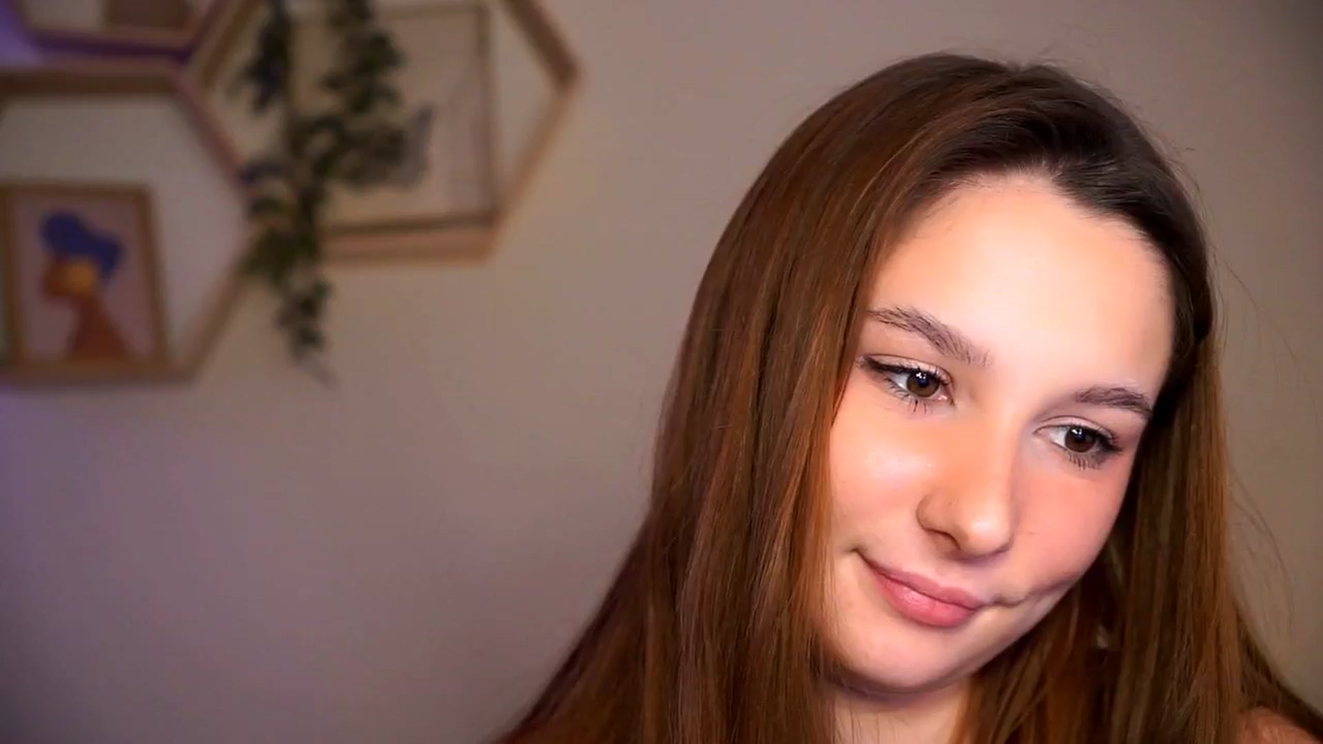 Gallery image thumbnail from BambiiQueen's myfreecams stream on, 04/26/2026, 17:10 image 17 of 20