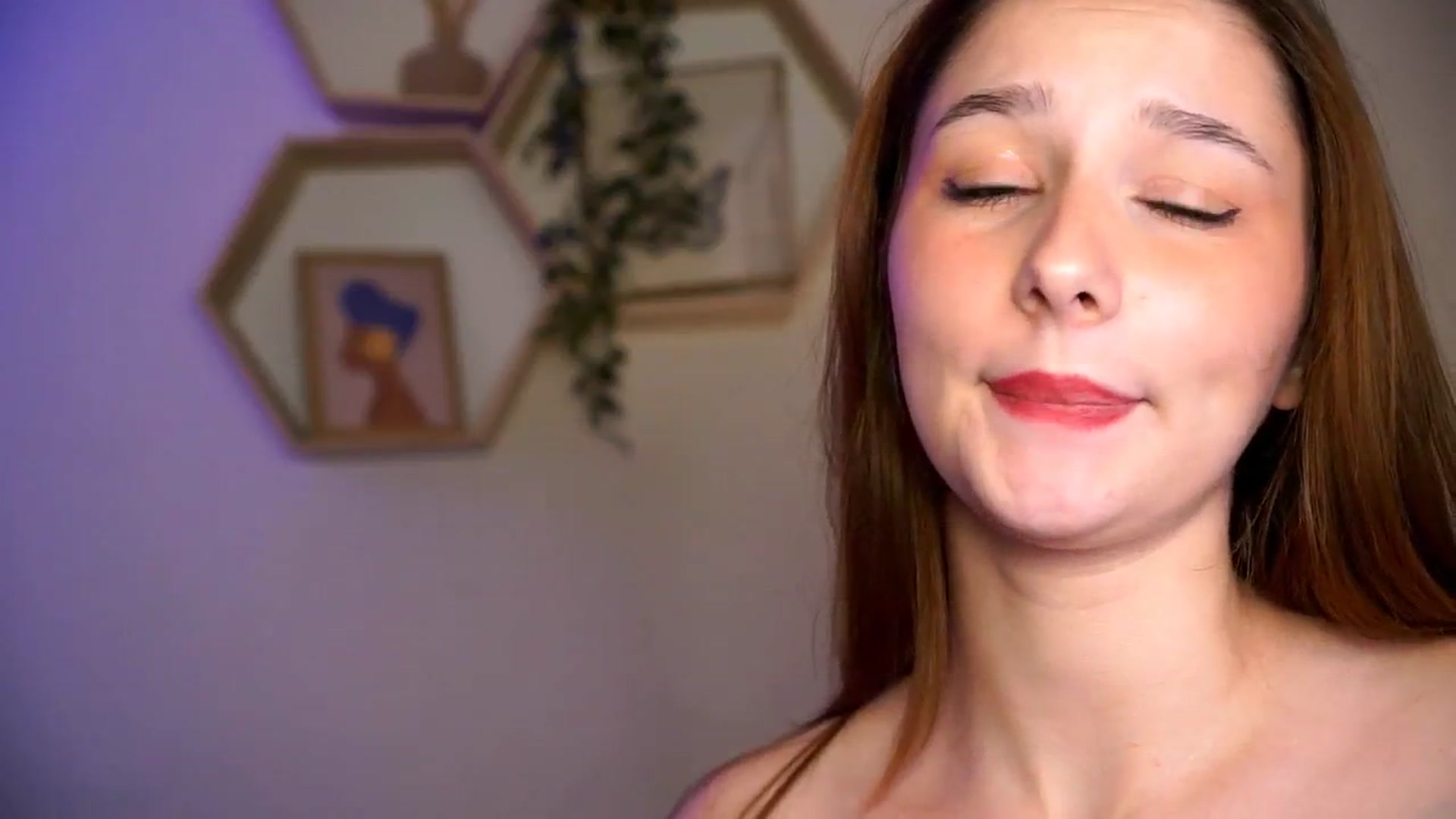 Gallery image thumbnail from BambiiQueen's myfreecams stream on, 04/27/2026, 18:26 image 15 of 20