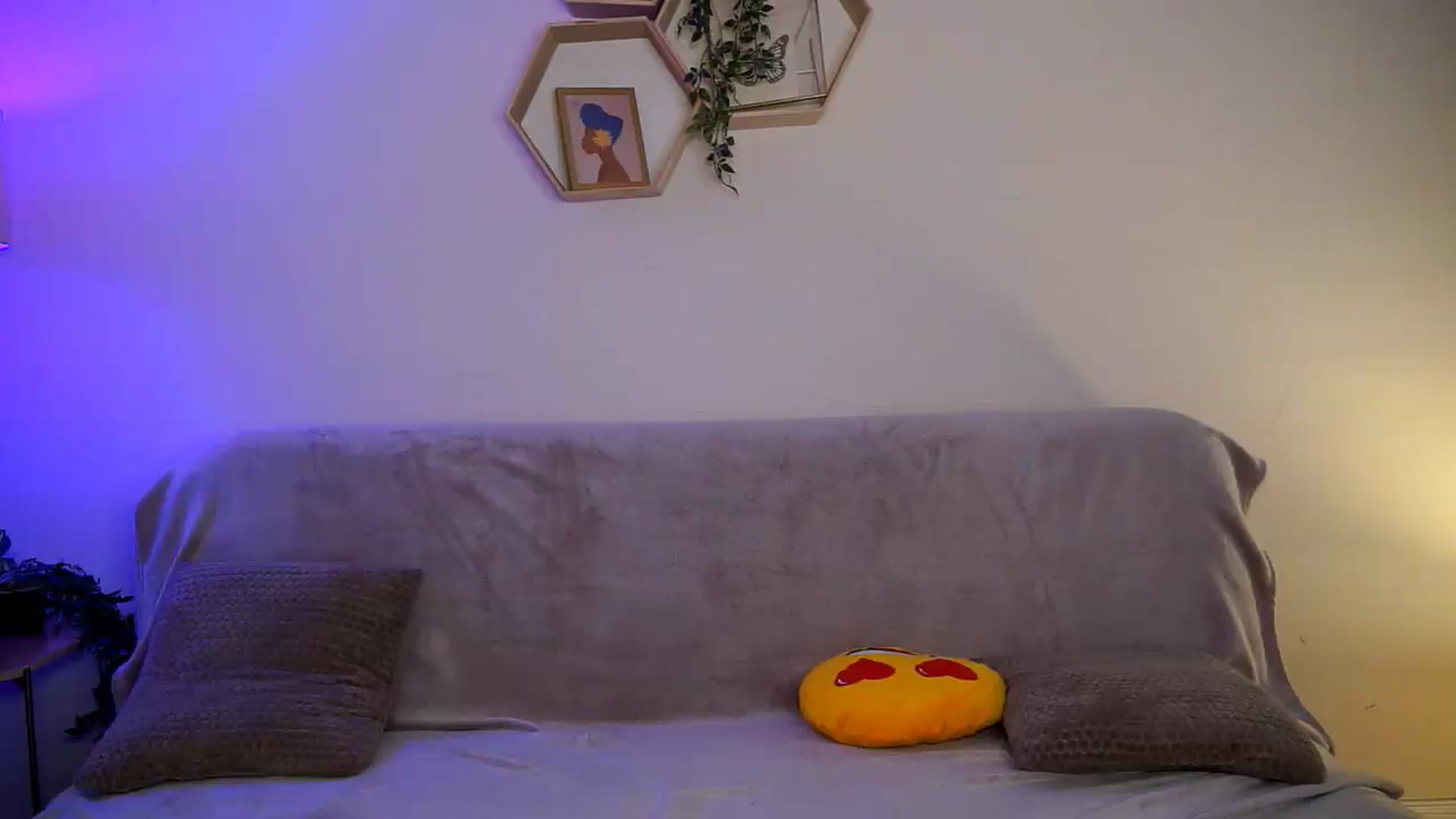 Gallery image thumbnail from BambiiQueen's myfreecams stream on, 05/04/2026, 18:29 image 18 of 20