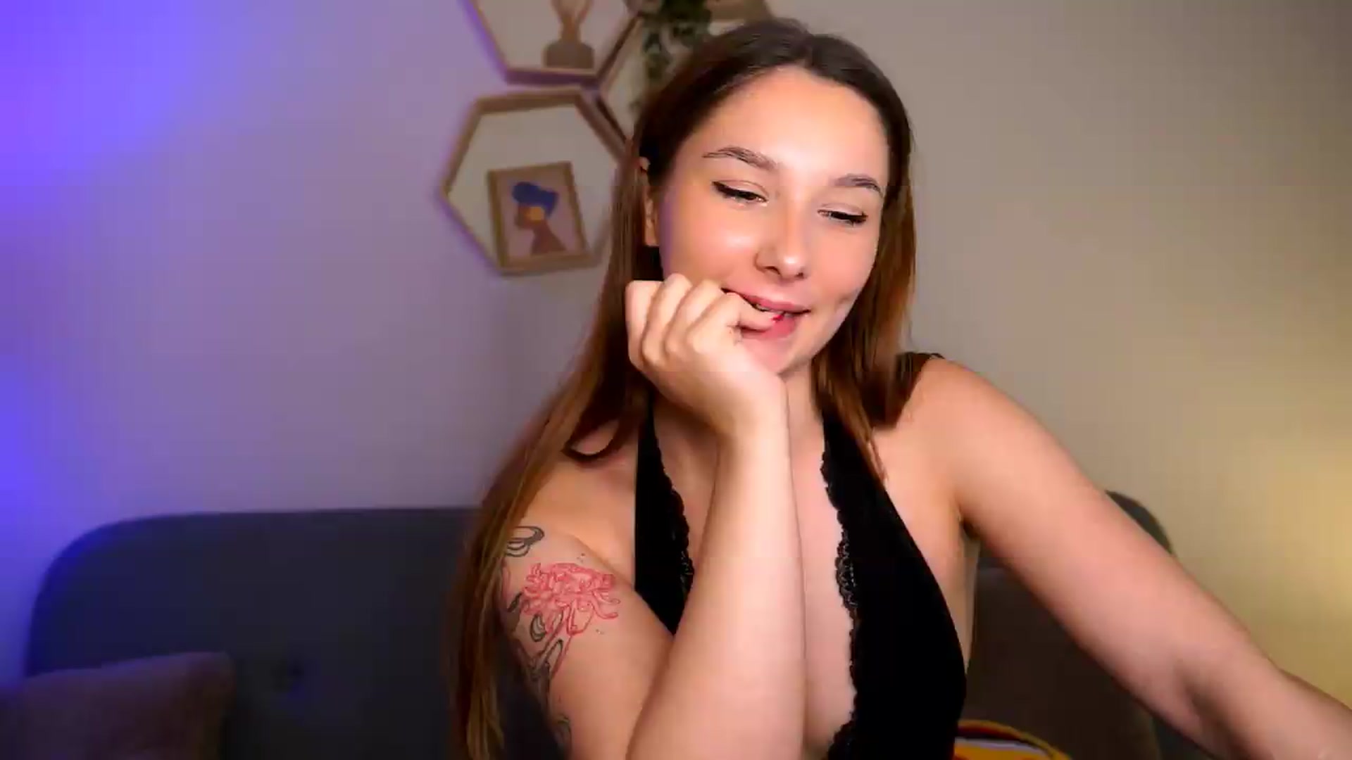 Gallery image thumbnail from BambiiQueen's myfreecams stream on, 05/19/2026, 14:43 image 17 of 20