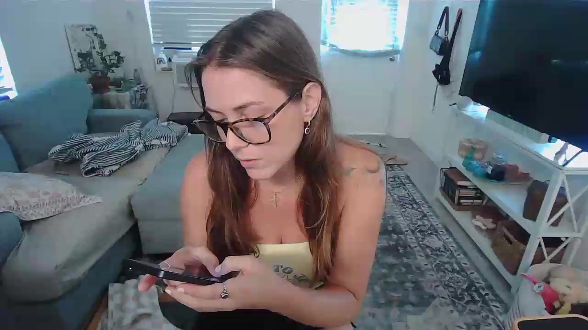 Gallery image thumbnail from Bambz's myfreecams stream on, 08/12/2026, 15:34 image 19 of 20