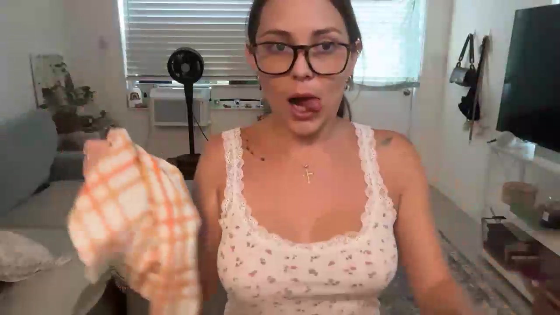 Gallery image thumbnail from Bambz's myfreecams stream on, 08/14/2026, 17:41 image 19 of 20
