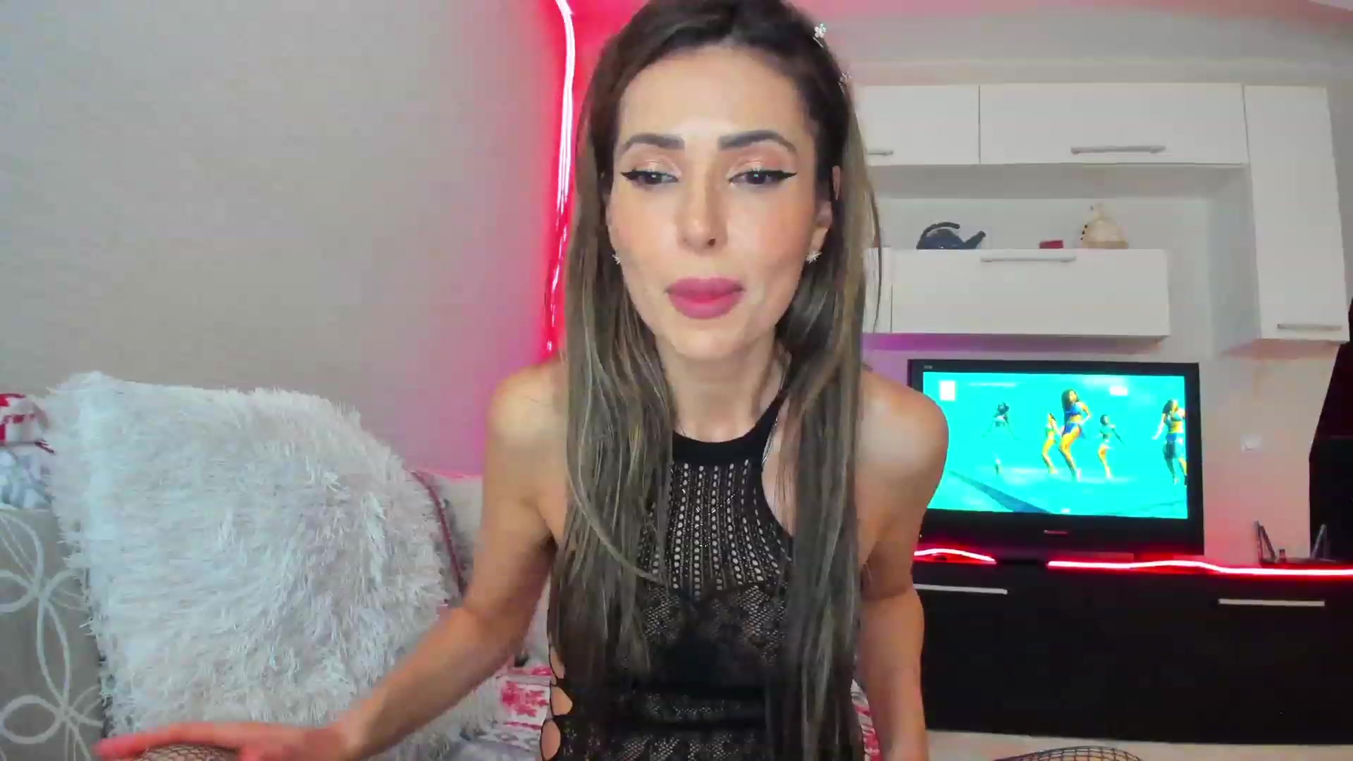 Gallery image thumbnail from BananaQueeen's myfreecams stream on, 04/20/2023, 01:19 image 13 of 20