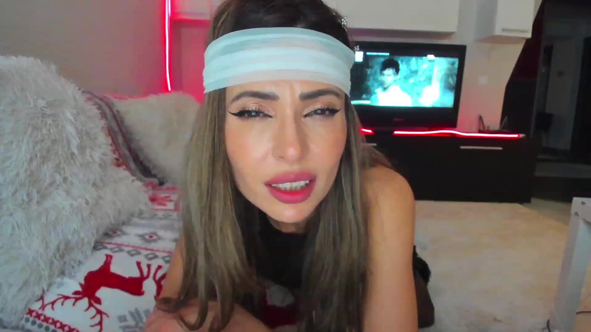 Gallery image thumbnail from BananaQueeen's myfreecams stream on, 04/20/2023, 01:19 image 10 of 20