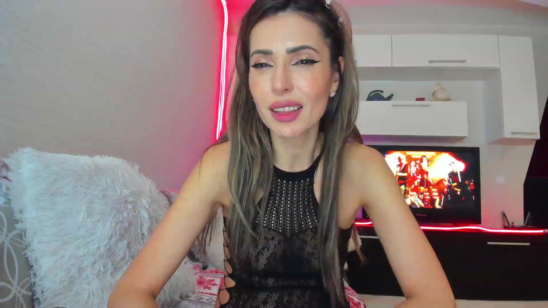 Gallery image thumbnail from BananaQueeen's myfreecams stream on, 04/20/2023, 01:19 image 12 of 20