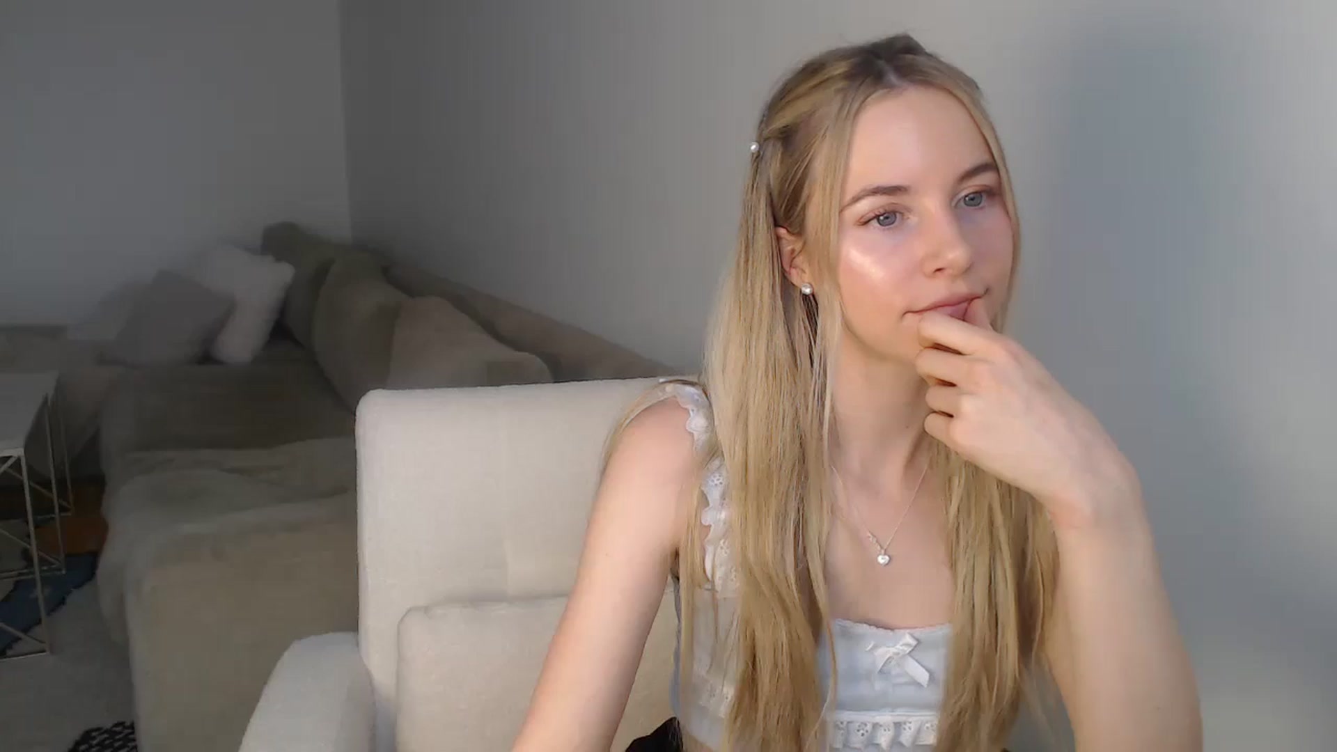 Gallery image thumbnail from Banansmoothie's myfreecams stream on, 01/02/2026, 18:23 image 3 of 20