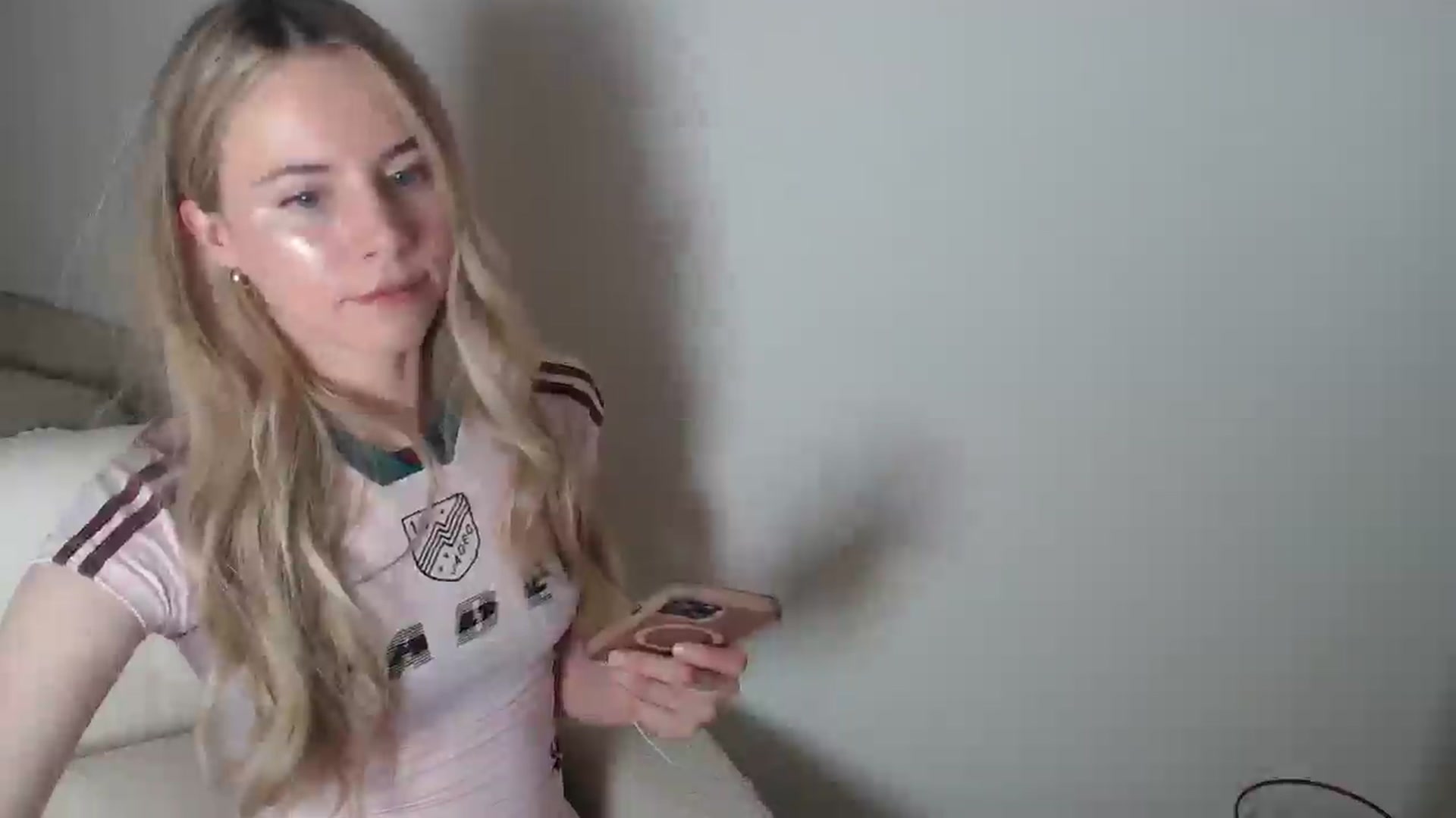 Gallery image thumbnail from Banansmoothie's myfreecams stream on, 01/17/2026, 01:48 image 13 of 20