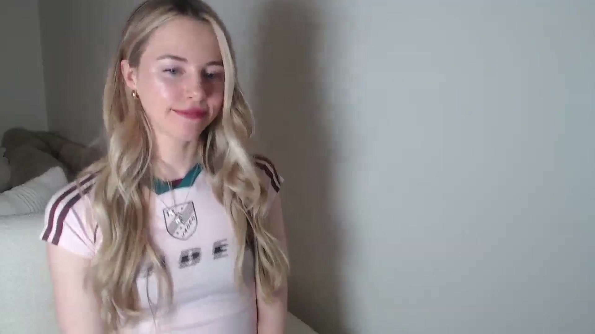 Gallery image thumbnail from Banansmoothie's myfreecams stream on, 01/17/2026, 05:00 image 6 of 20
