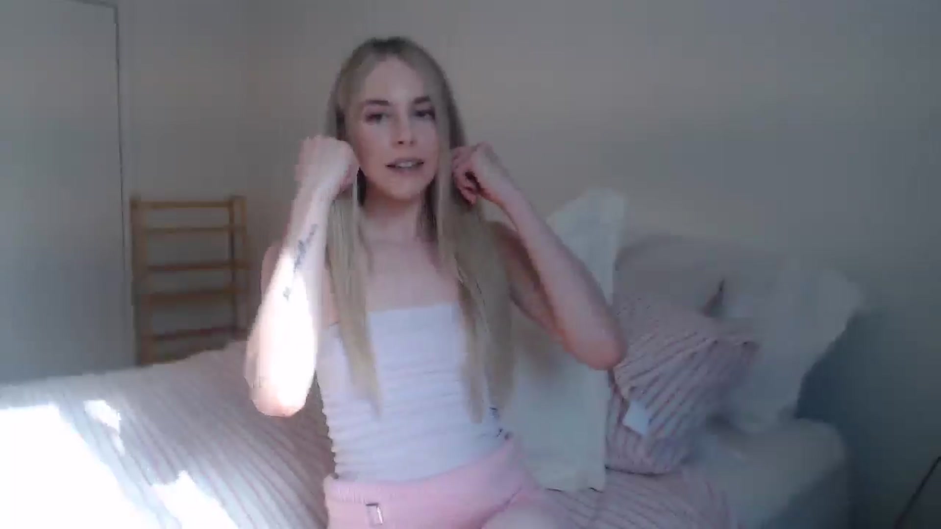 Gallery image thumbnail from Banansmoothie's myfreecams stream on, 01/31/2026, 18:14 image 14 of 20