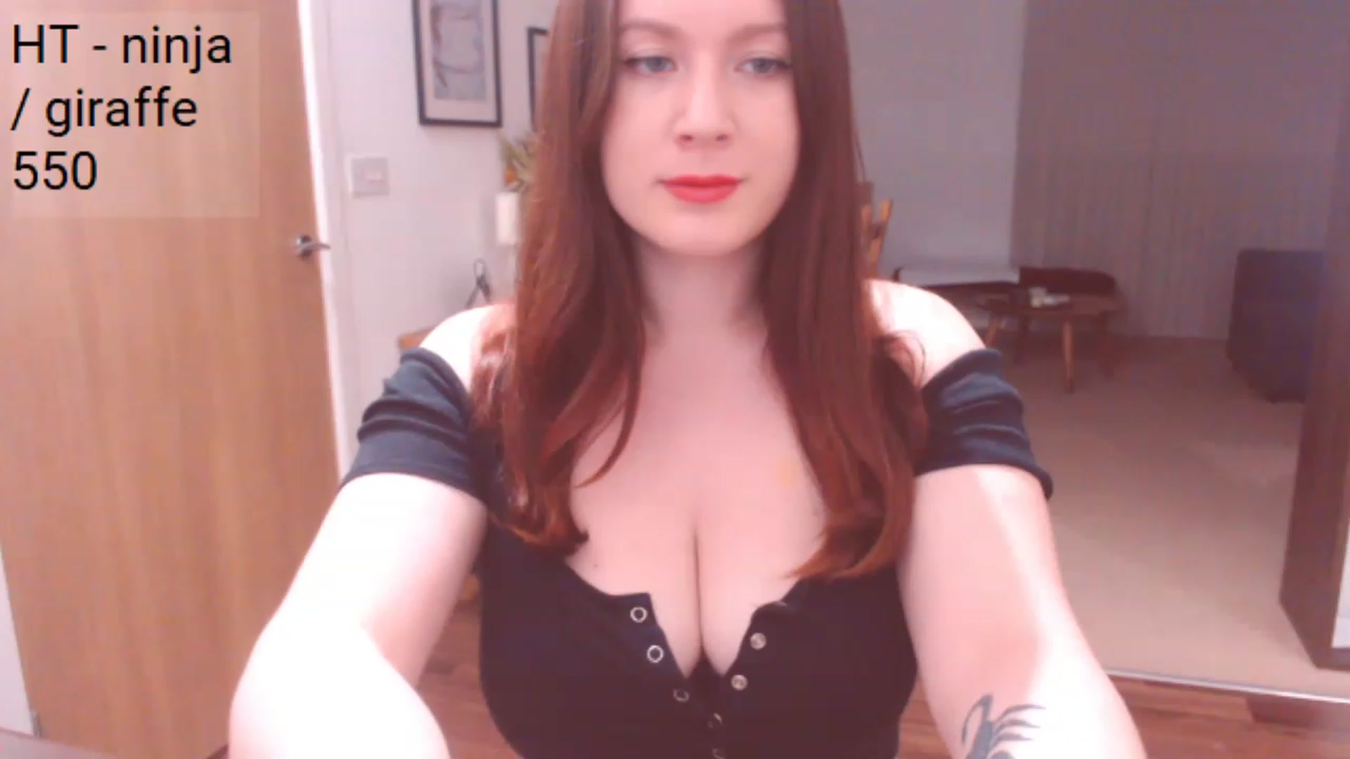 Gallery image thumbnail from Bandett's myfreecams stream on, 04/01/2023, 21:04 image 14 of 20