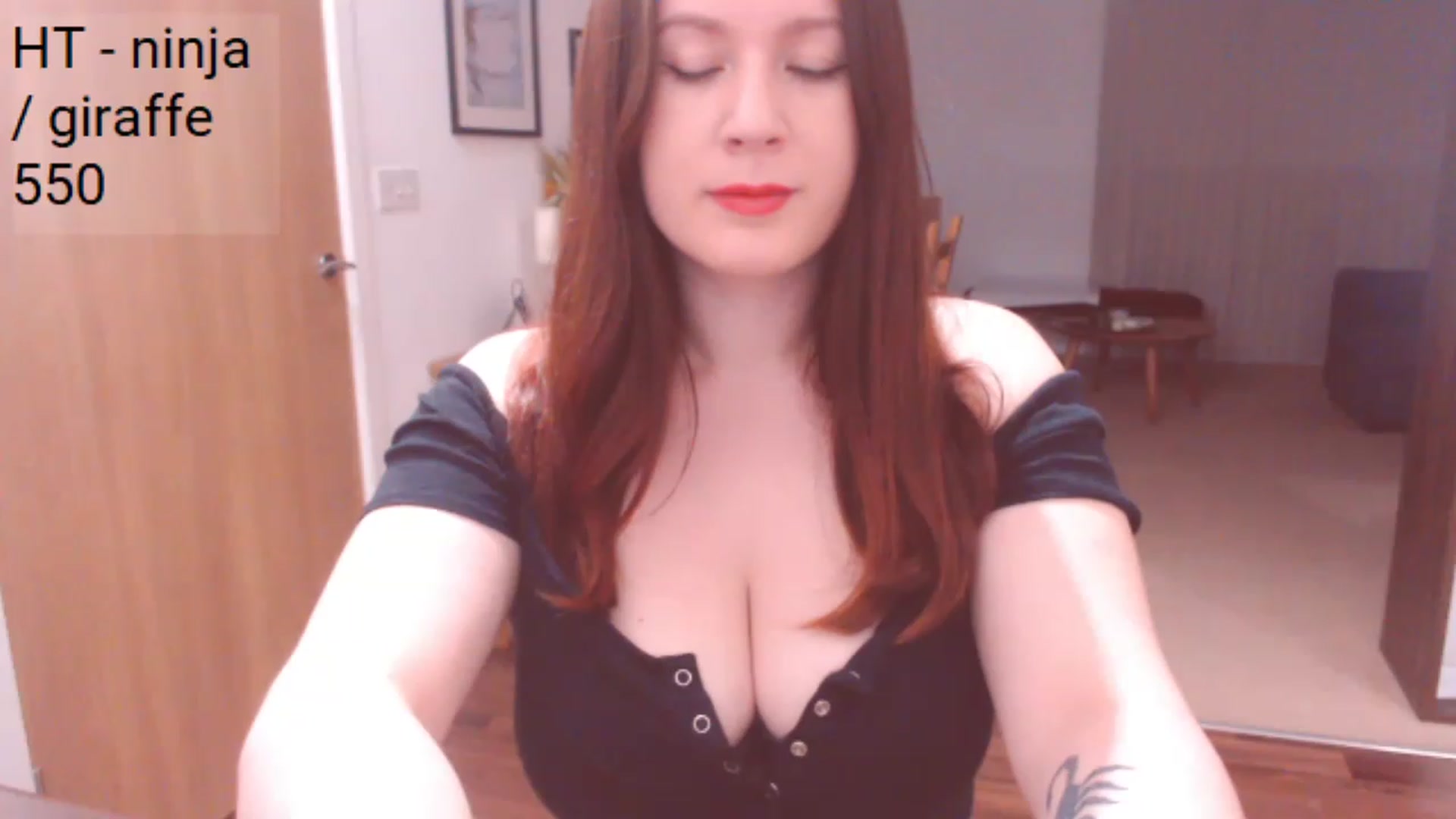 Gallery image thumbnail from Bandett's myfreecams stream on, 04/01/2023, 21:04 image 13 of 20