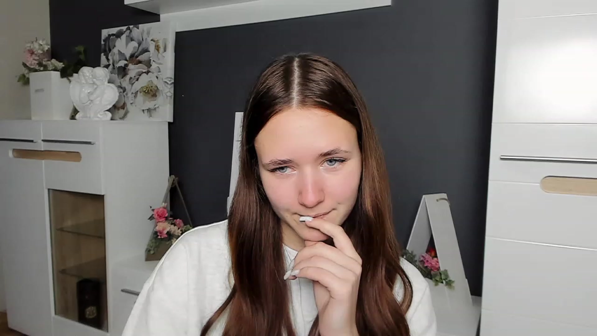 Gallery image thumbnail from Bansheee's myfreecams stream on, 12/25/2023, 24:31 image 12 of 20