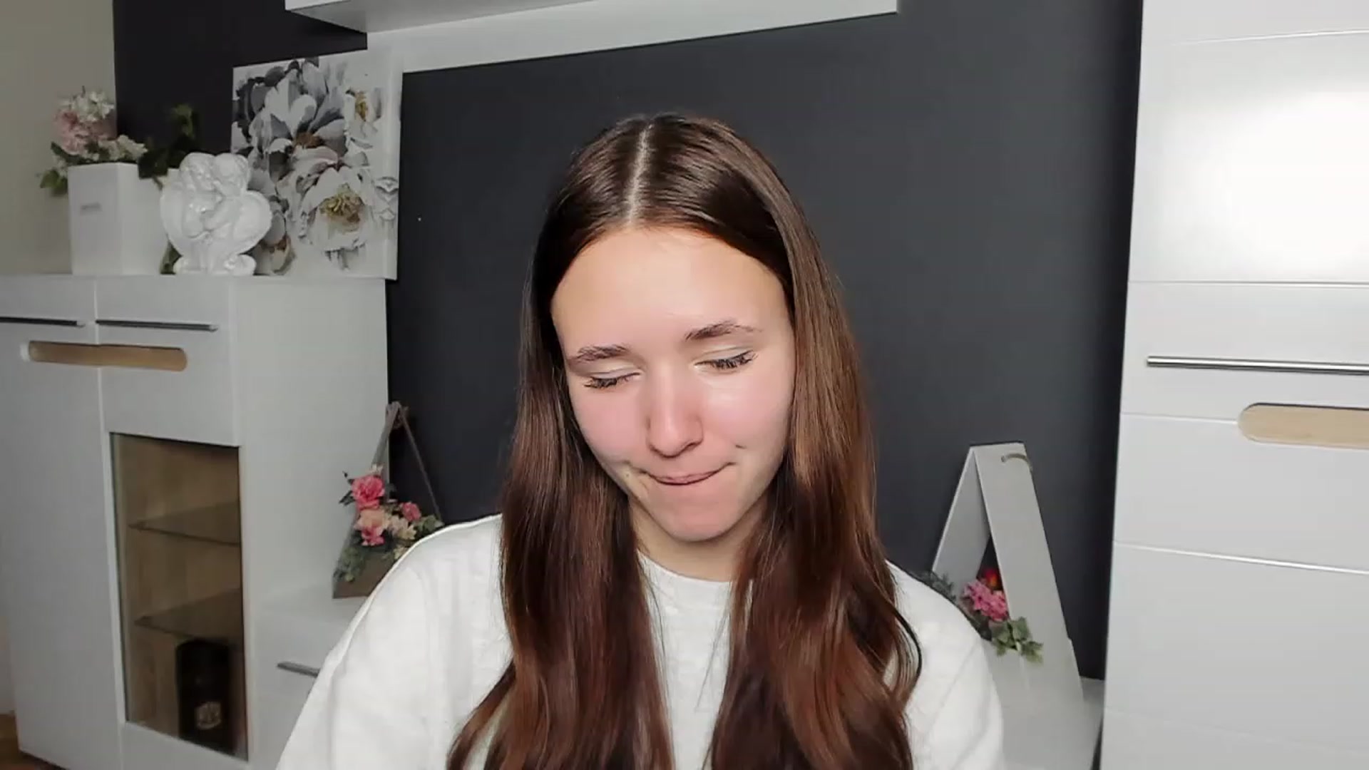 Gallery image thumbnail from Bansheee's myfreecams stream on, 12/25/2023, 24:31 image 9 of 20