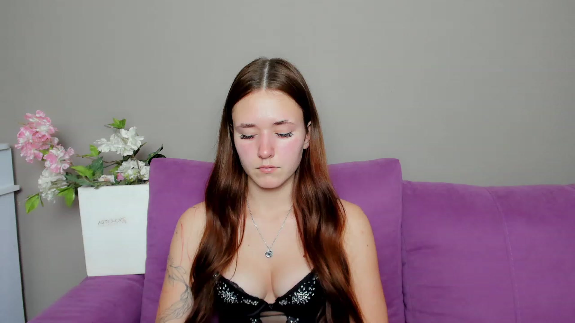 Gallery image thumbnail from Bansheee's myfreecams stream on, 01/10/2024, 24:39 image 1 of 20