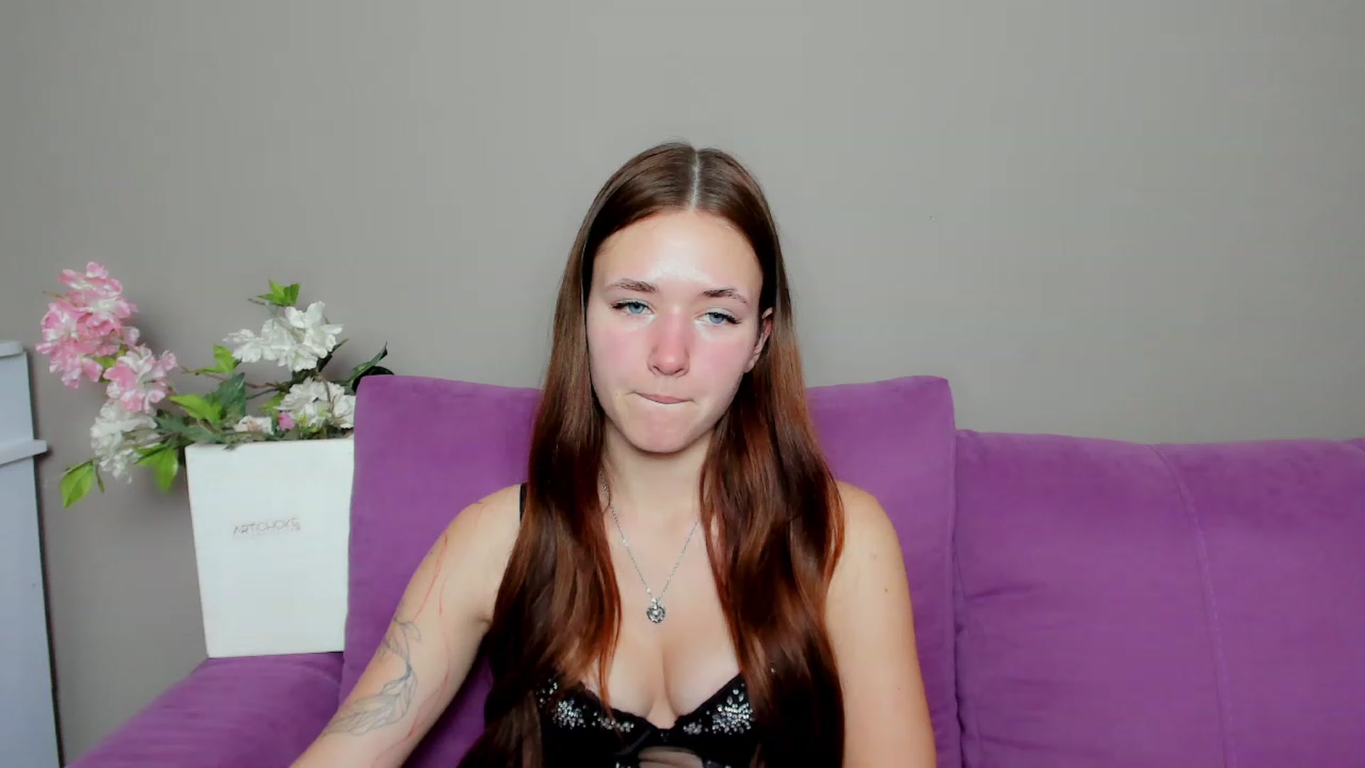 Gallery image thumbnail from Bansheee's myfreecams stream on, 01/10/2024, 24:39 image 17 of 20