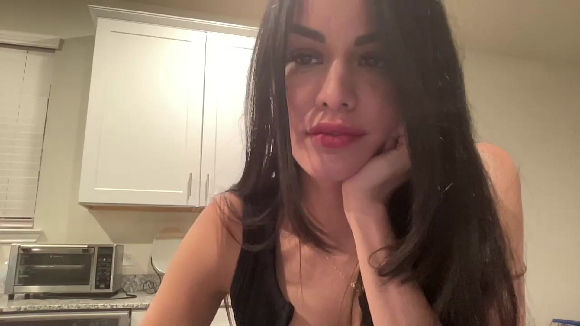 Gallery image thumbnail from BaoVyy's myfreecams stream on, 08/18/2023, 03:29 image 19 of 20