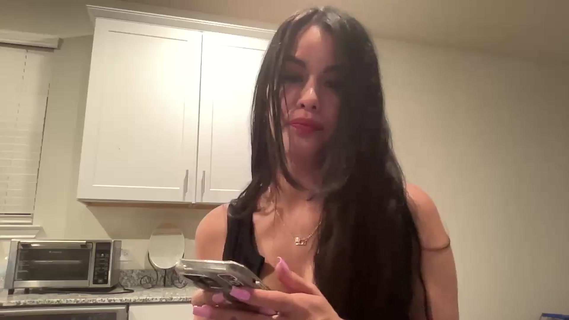 Gallery image thumbnail from BaoVyy's myfreecams stream on, 08/18/2023, 03:29 image 18 of 20