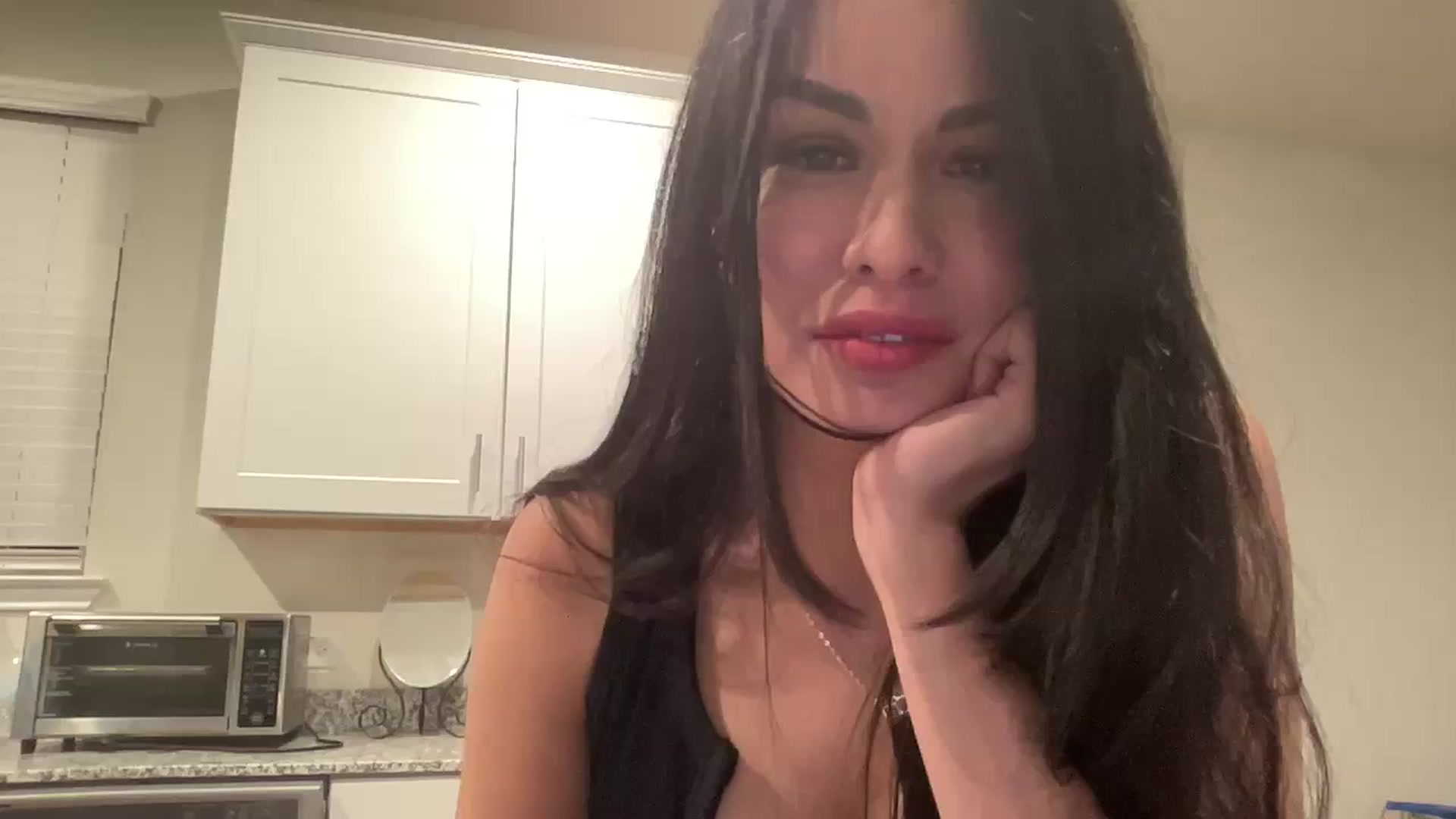 Gallery image thumbnail from BaoVyy's myfreecams stream on, 08/18/2023, 03:29 image 20 of 20