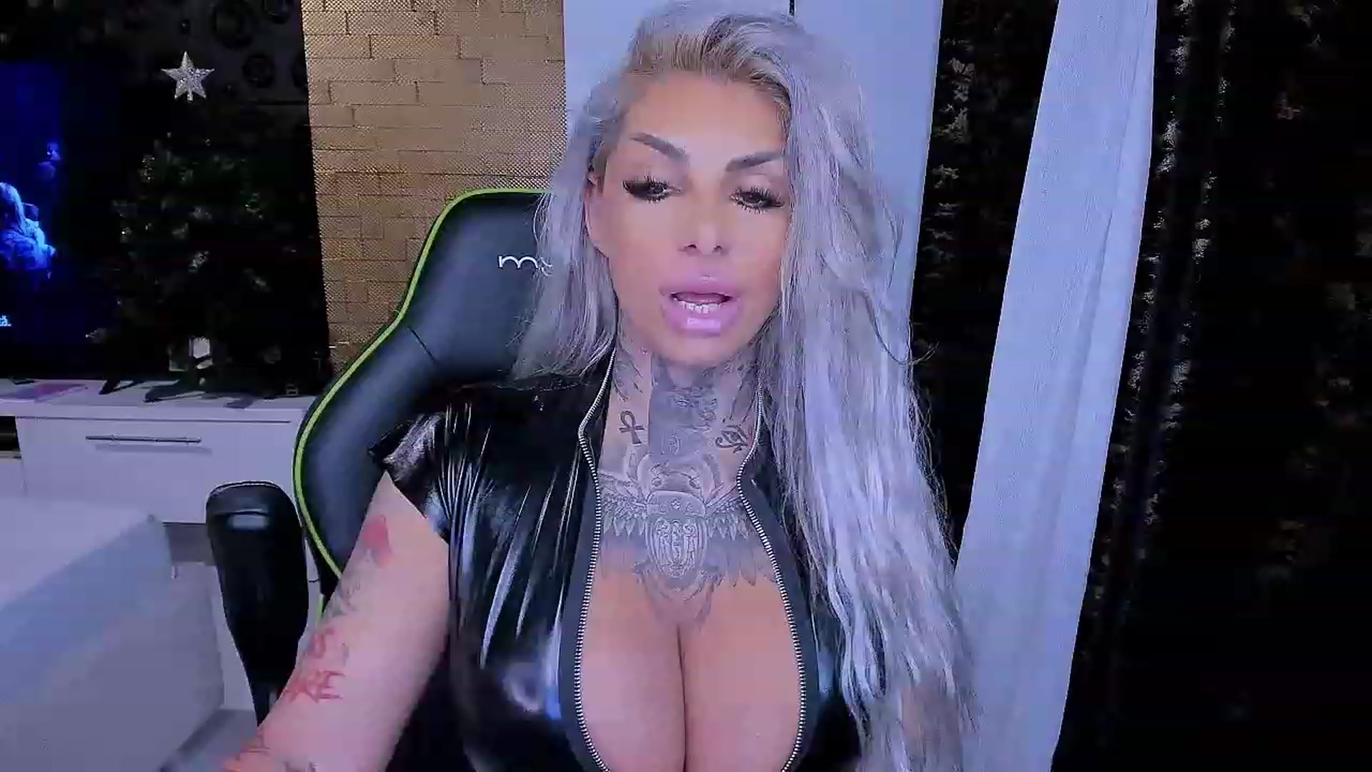 Gallery image thumbnail from BarbWire007's myfreecams stream on, 12/04/2022, 15:52 image 5 of 20