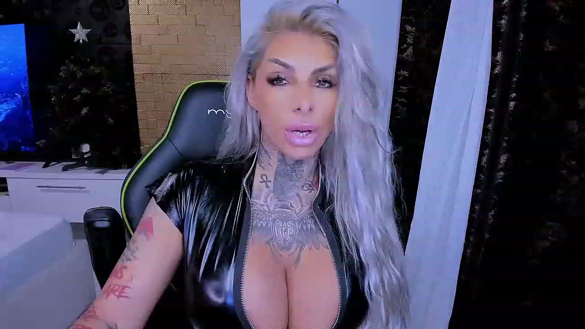 Gallery image thumbnail from BarbWire007's myfreecams stream on, 12/04/2022, 15:52 image 3 of 20