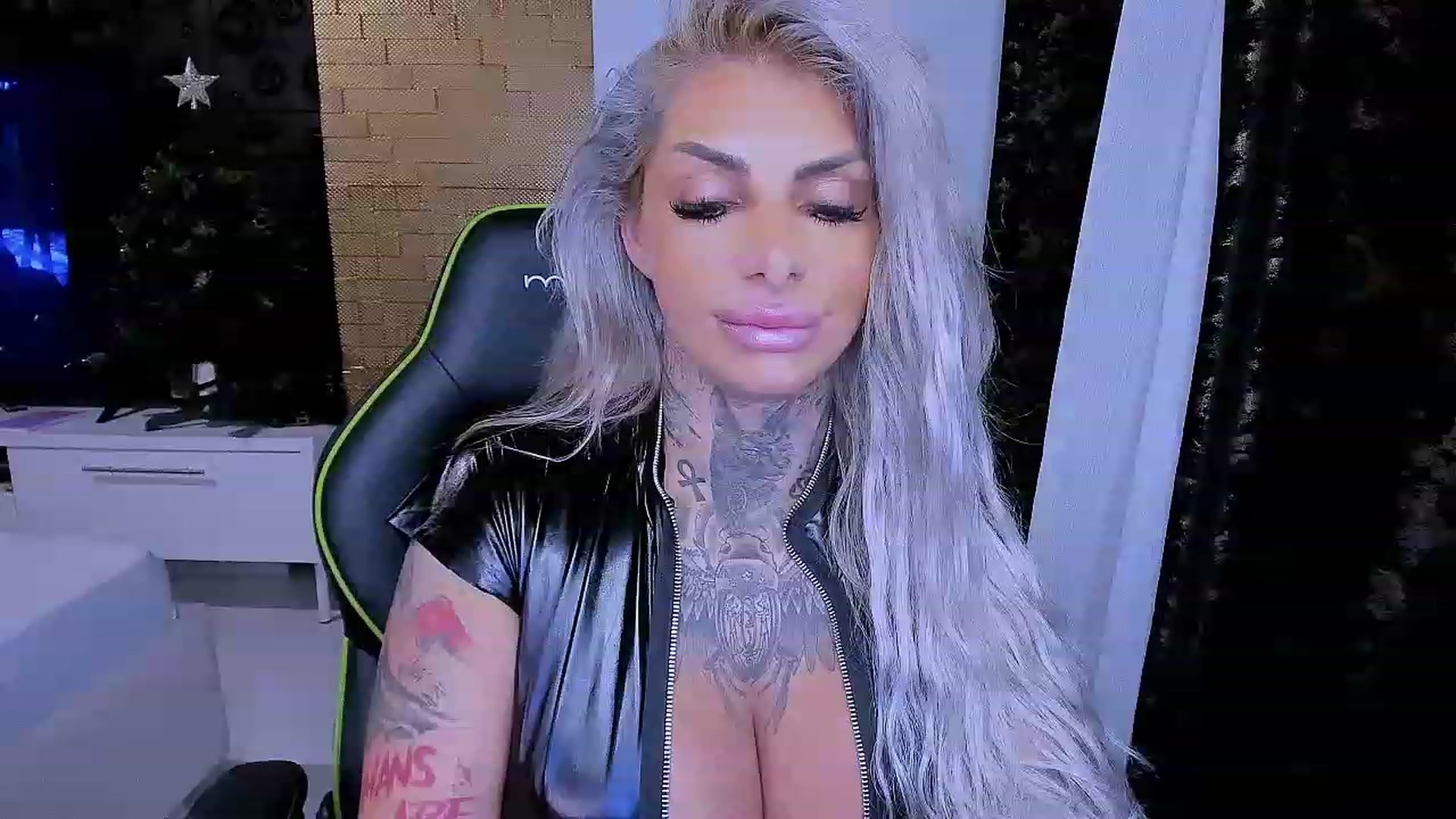 Gallery image thumbnail from BarbWire007's myfreecams stream on, 12/04/2022, 16:41 image 7 of 20