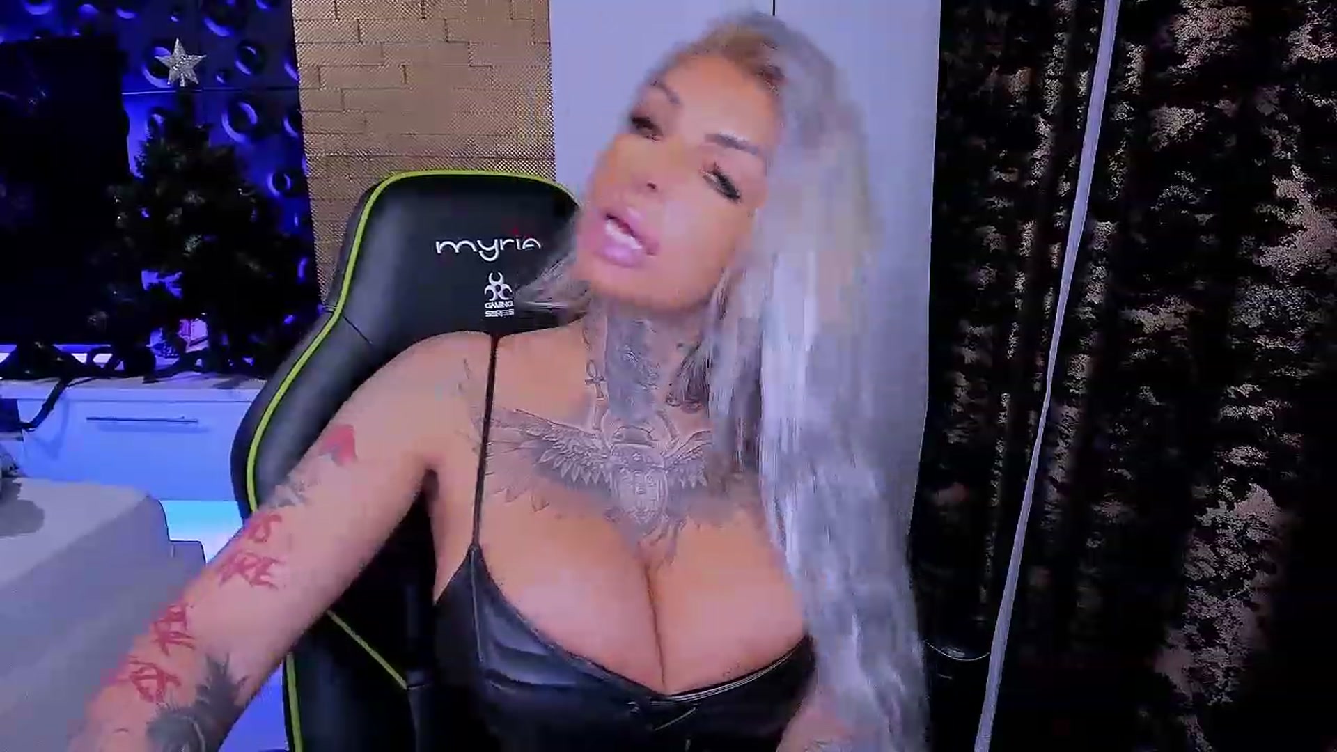 Gallery image thumbnail from BarbWire007's myfreecams stream on, 12/04/2022, 19:24 image 11 of 20