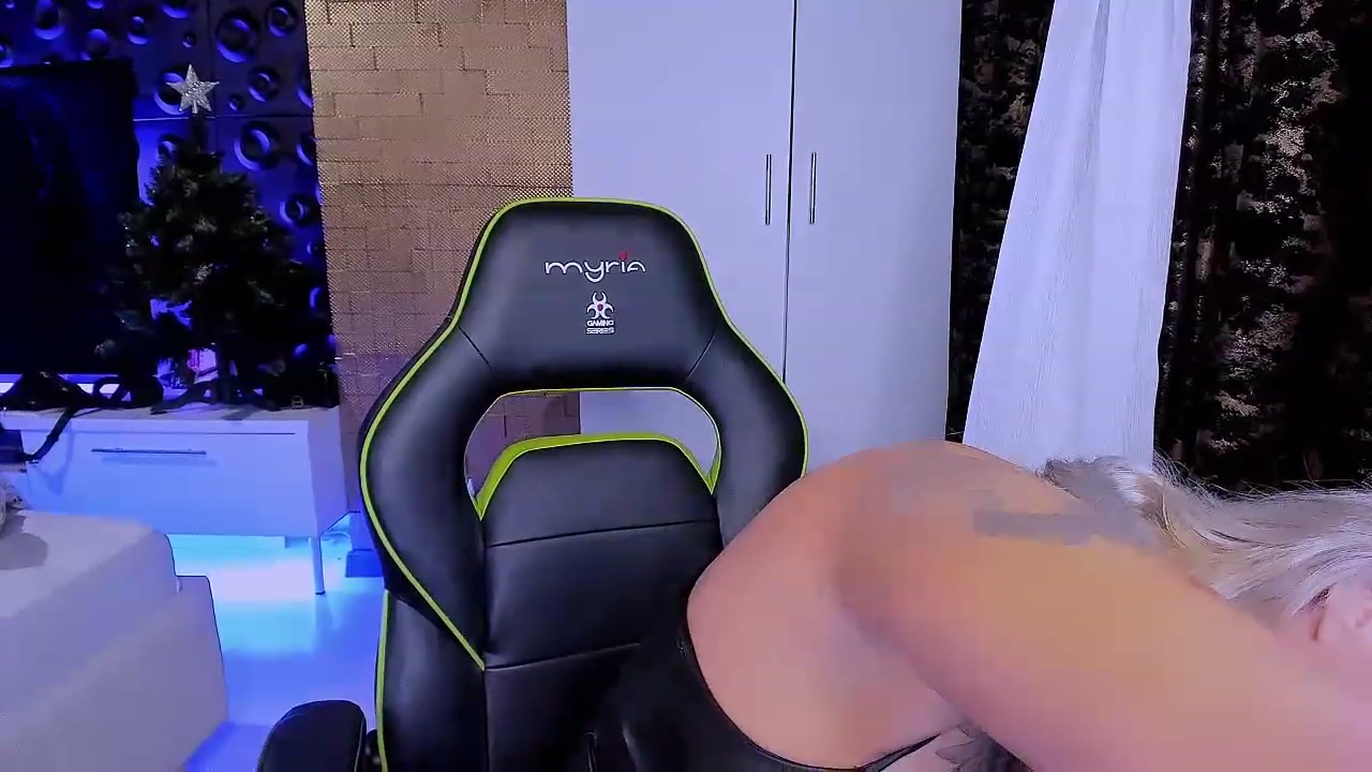 Gallery image thumbnail from BarbWire007's myfreecams stream on, 12/04/2022, 19:24 image 19 of 20