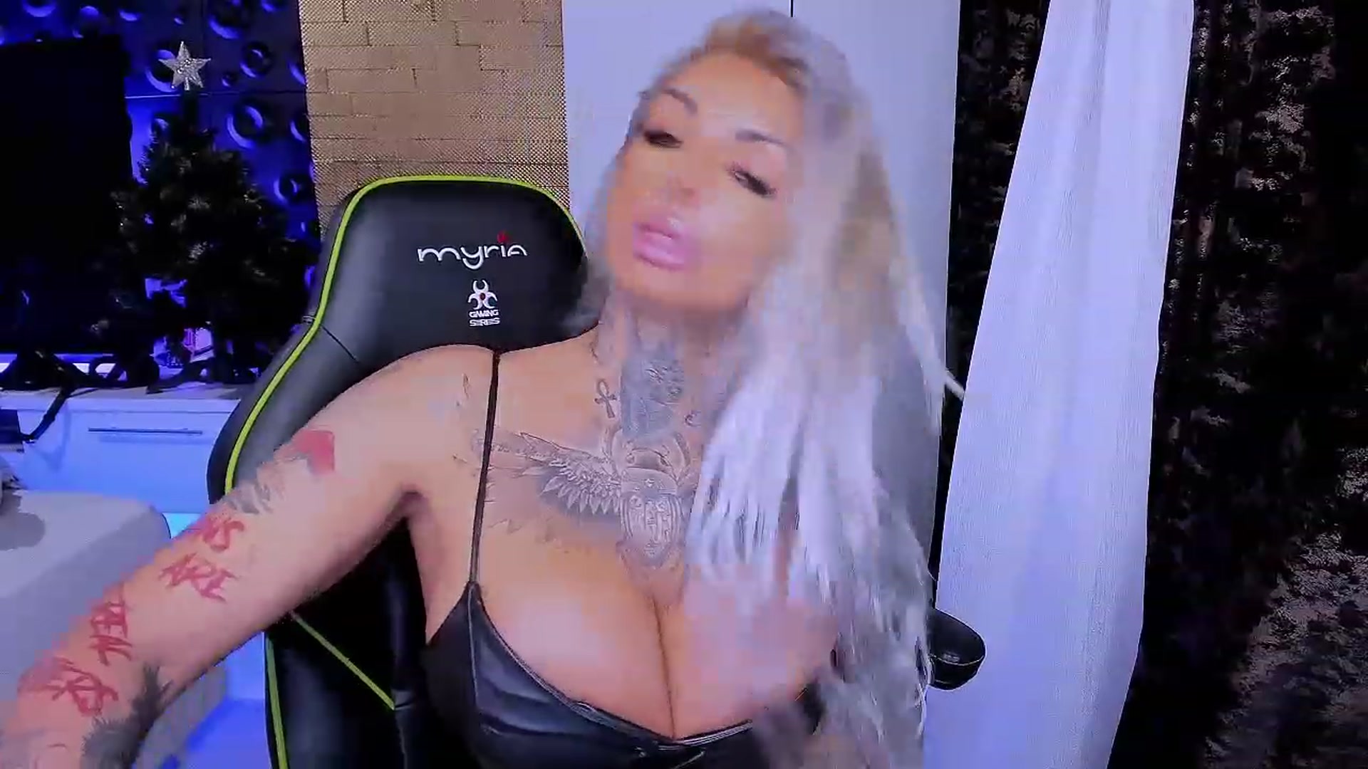 Gallery image thumbnail from BarbWire007's myfreecams stream on, 12/04/2022, 19:24 image 12 of 20