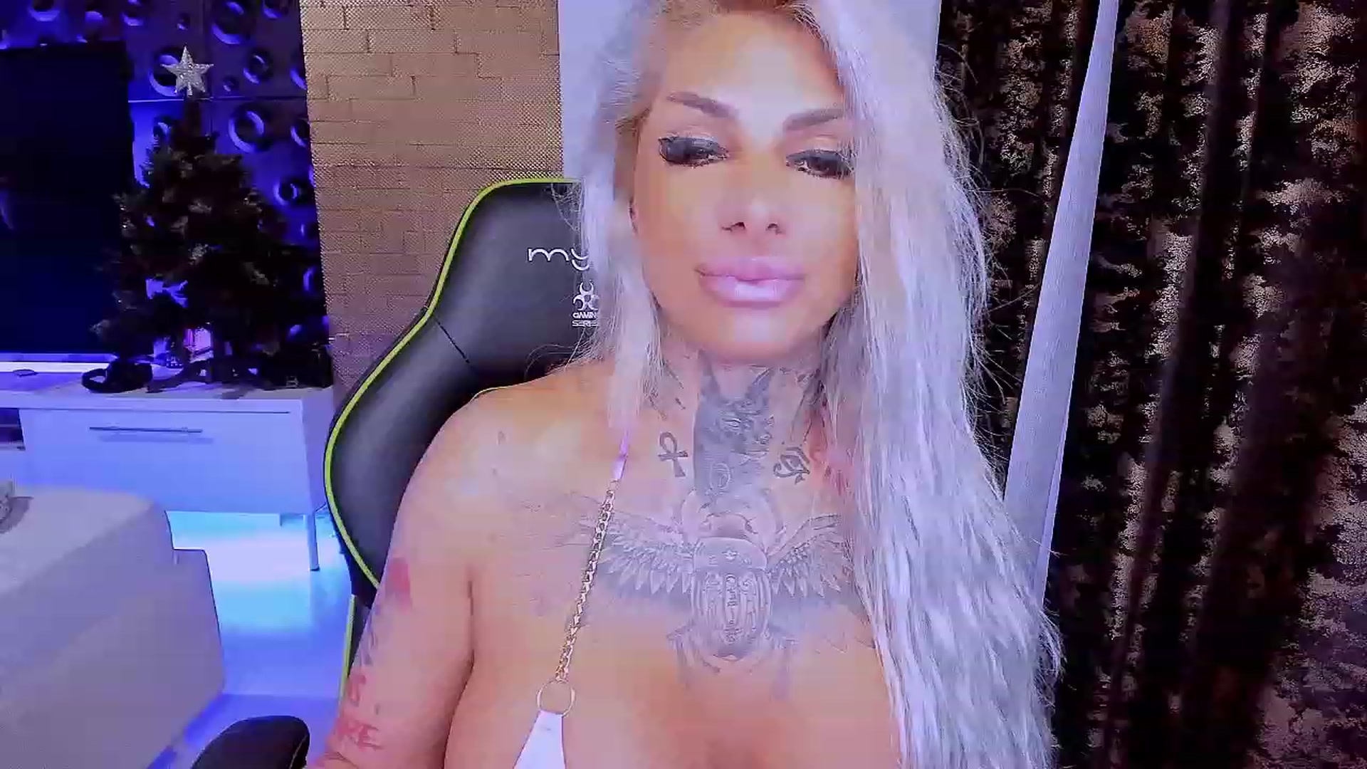 Gallery image thumbnail from BarbWire007's myfreecams stream on, 12/04/2022, 23:29 image 11 of 20