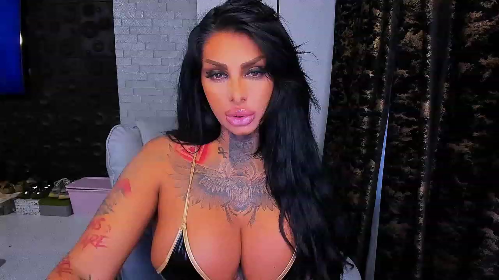 Gallery image thumbnail from BarbWire007's myfreecams stream on, 08/14/2023, 03:15 image 5 of 20