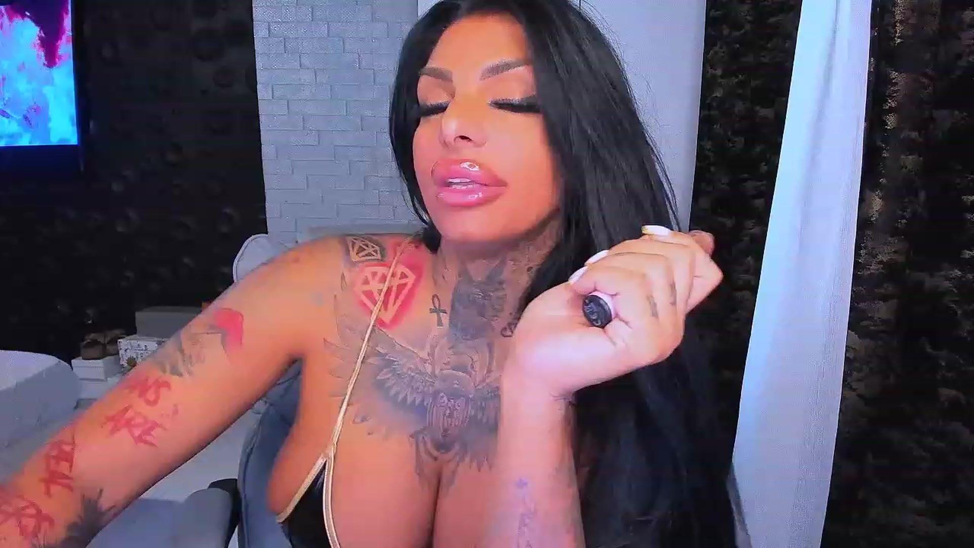 Gallery image thumbnail from BarbWire007's myfreecams stream on, 09/20/2023, 06:17 image 15 of 20