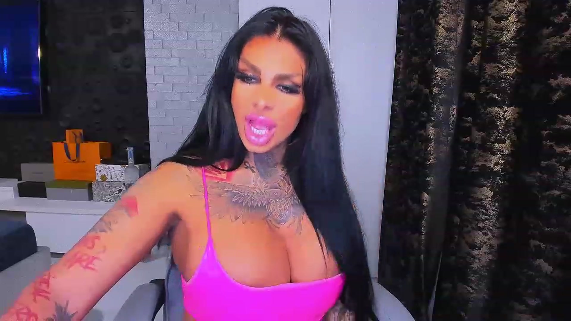 Gallery image thumbnail from BarbWire007's myfreecams stream on, 09/20/2023, 20:22 image 6 of 20