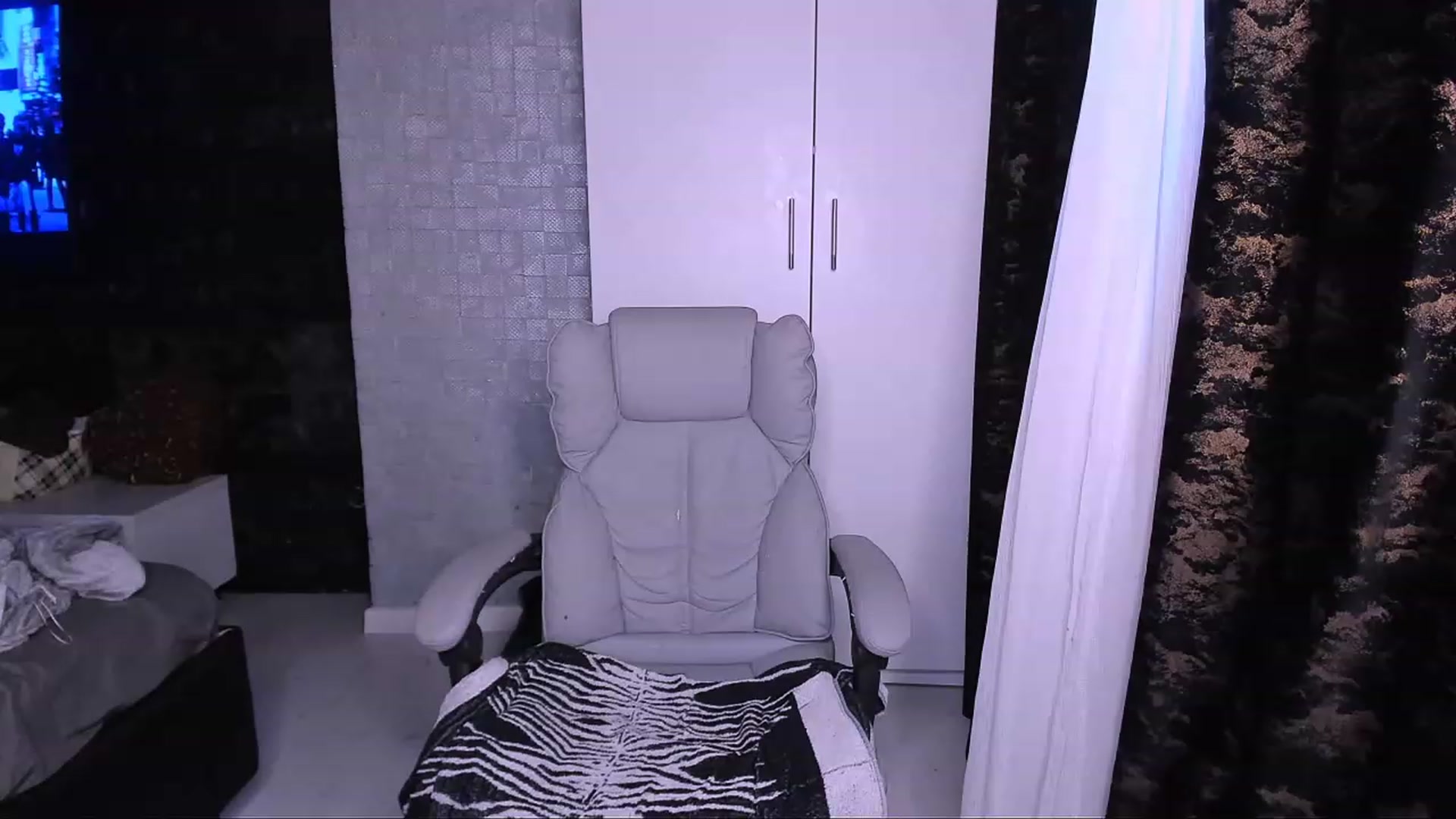 Gallery image thumbnail from BarbWire007's myfreecams stream on, 12/29/2023, 11:43 image 15 of 20