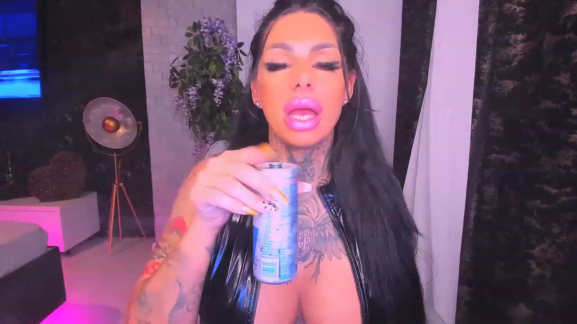 Gallery image thumbnail from BarbWire007's myfreecams stream on, 01/22/2024, 01:04 image 6 of 20
