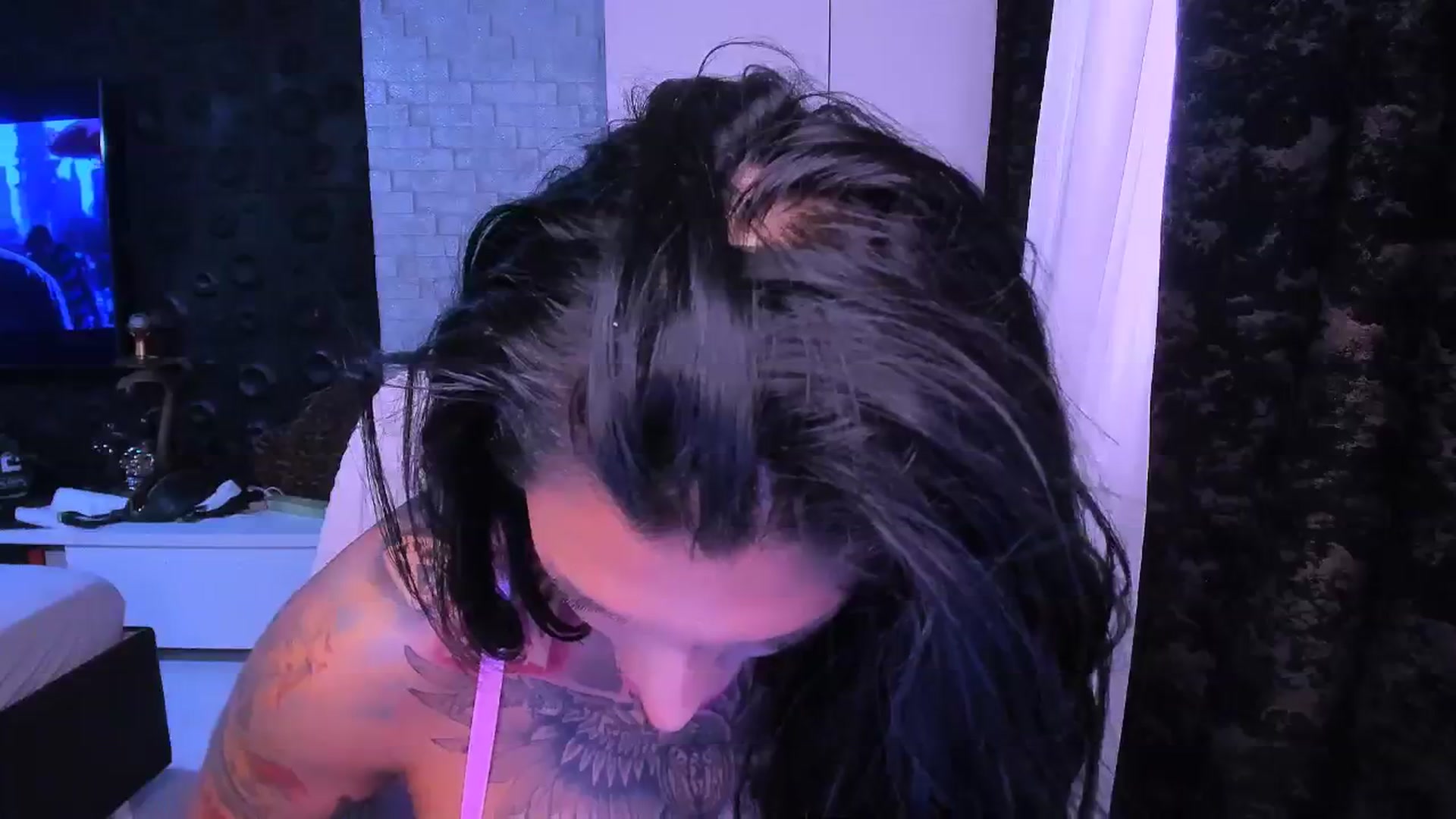 Gallery image thumbnail from BarbWire007's myfreecams stream on, 05/12/2024, 10:04 image 13 of 20