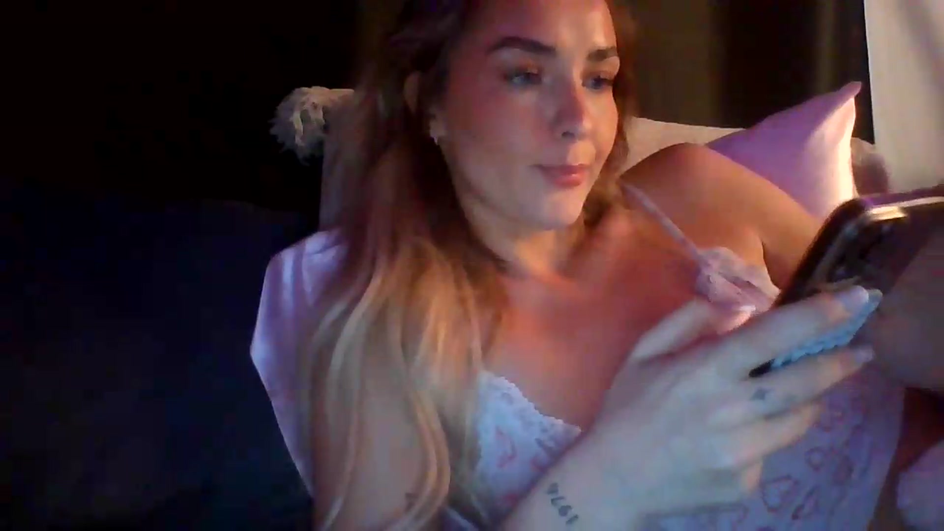 Gallery image thumbnail from Barbavaa1's myfreecams stream on, 08/12/2026, 04:58 image 19 of 20