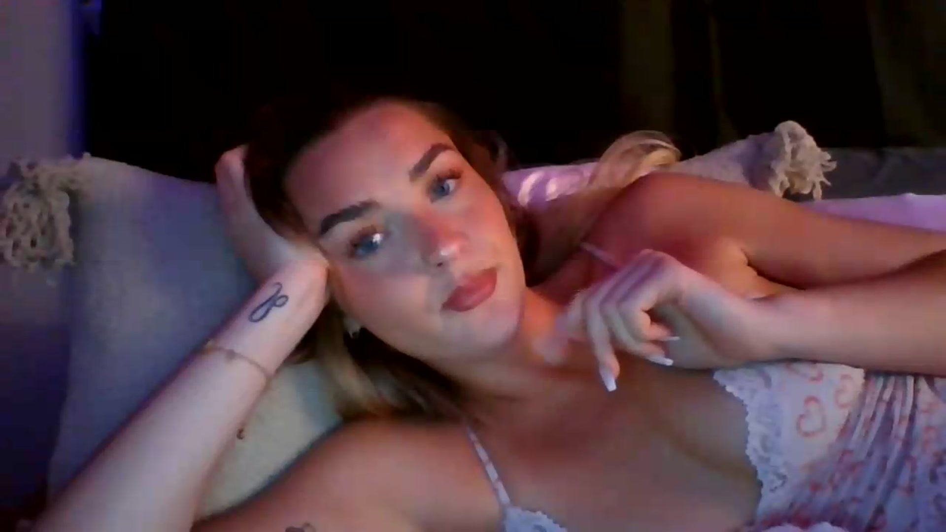Gallery image thumbnail from Barbavaa1's myfreecams stream on, 08/13/2026, 04:13 image 10 of 20