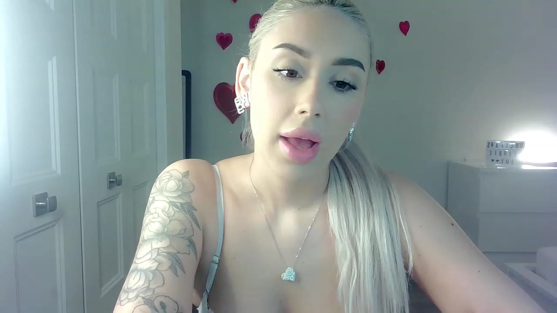Gallery image thumbnail from BarbieAmy's myfreecams stream on, 02/20/2023, 24:32 image 15 of 20