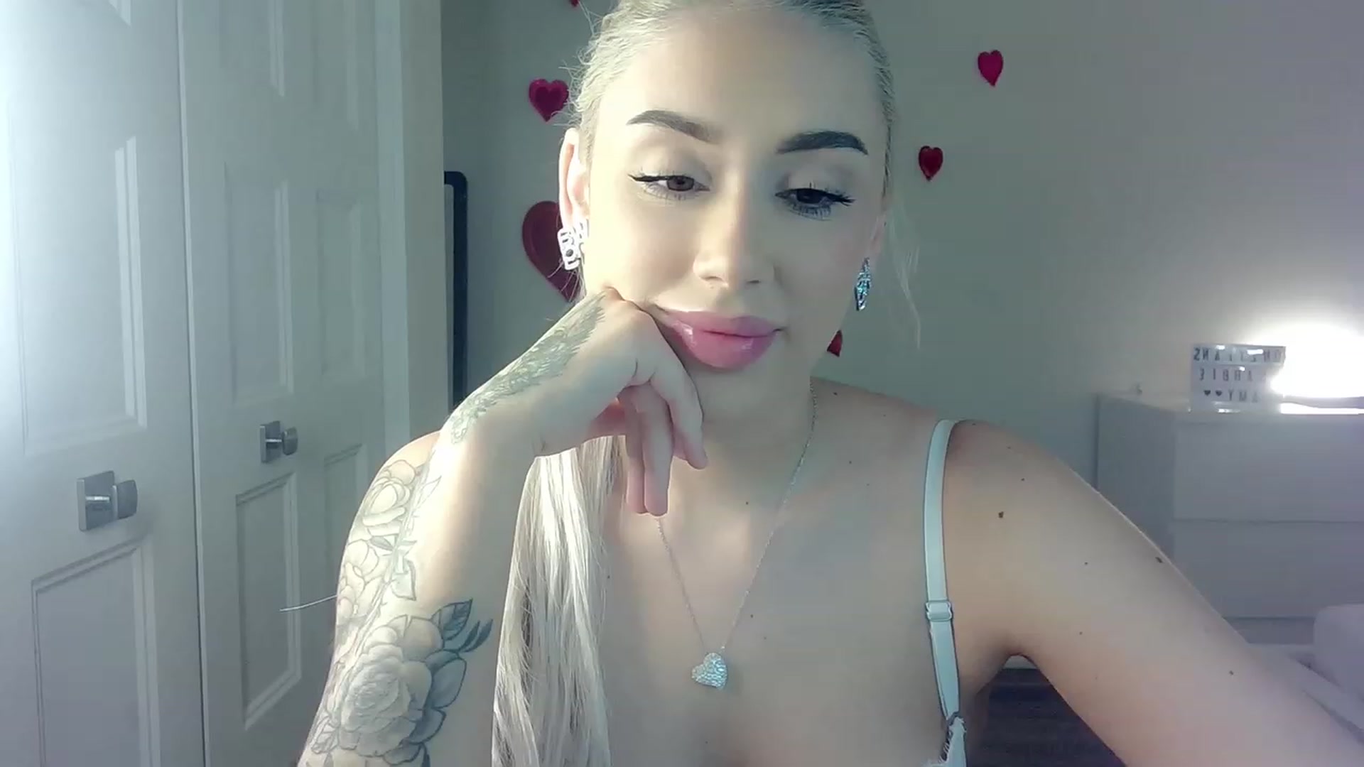 Gallery image thumbnail from BarbieAmy's myfreecams stream on, 02/20/2023, 24:32 image 11 of 20