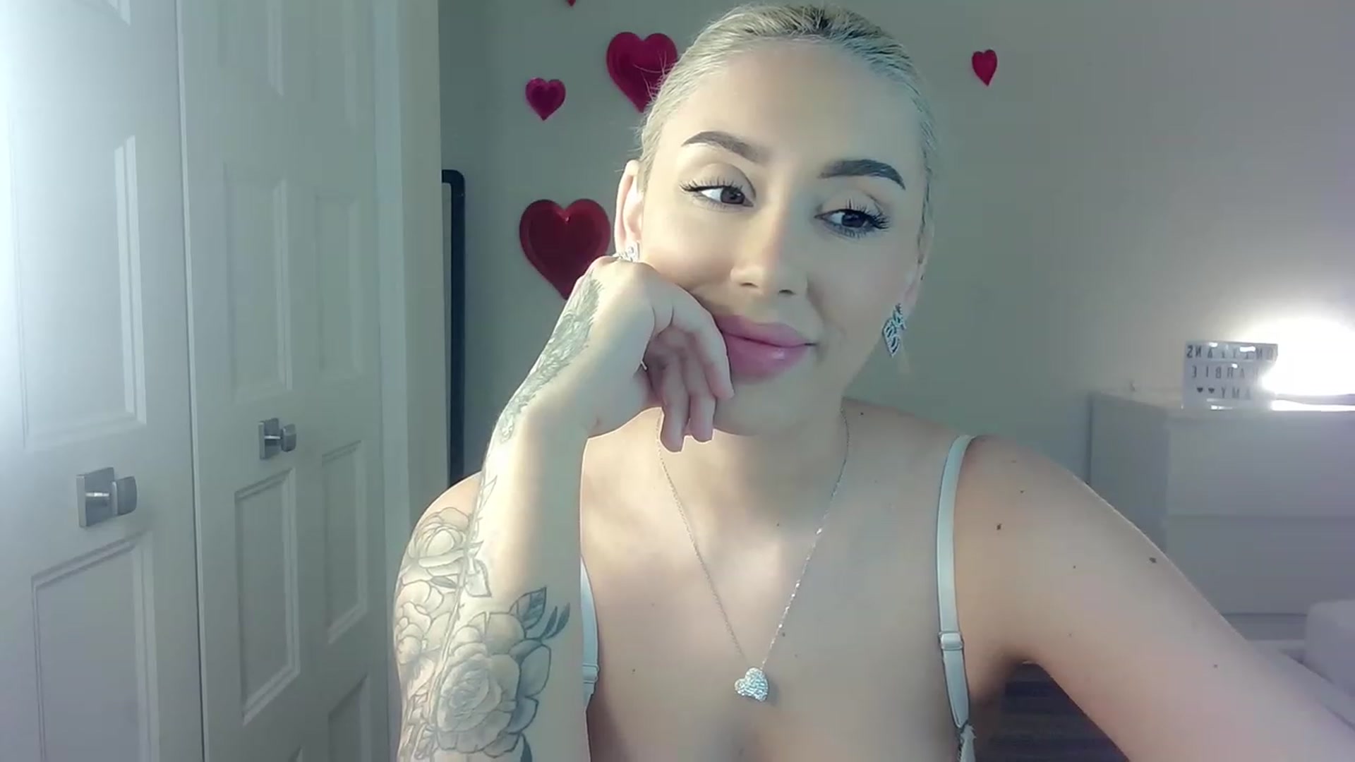 Gallery image thumbnail from BarbieAmy's myfreecams stream on, 02/20/2023, 24:32 image 20 of 20
