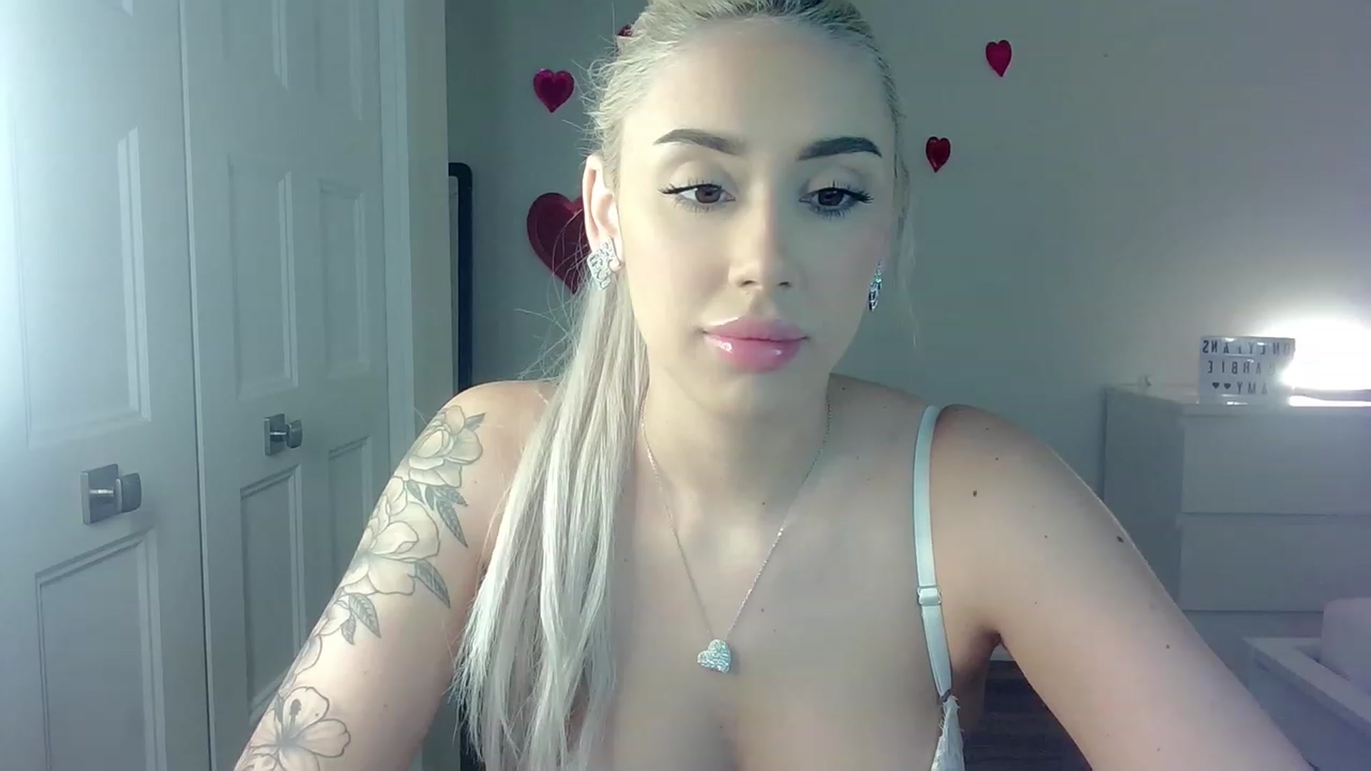 Gallery image thumbnail from BarbieAmy's myfreecams stream on, 02/20/2023, 24:32 image 6 of 20