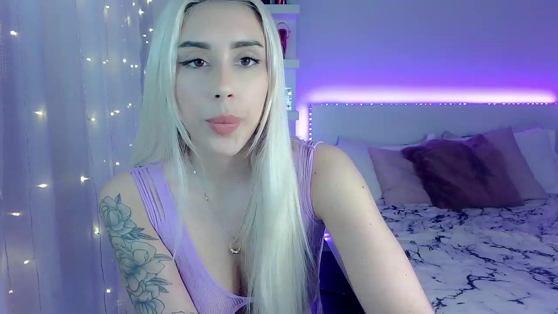 Gallery image thumbnail from BarbieAmy's myfreecams stream on, 03/29/2023, 24:23 image 6 of 20