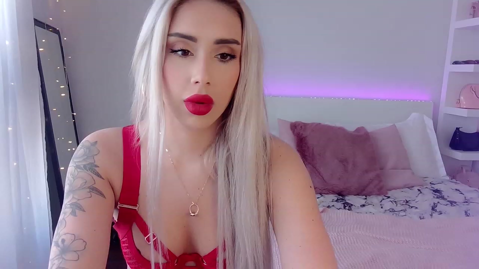 Gallery image thumbnail from BarbieAmy's myfreecams stream on, 04/08/2023, 19:01 image 3 of 20