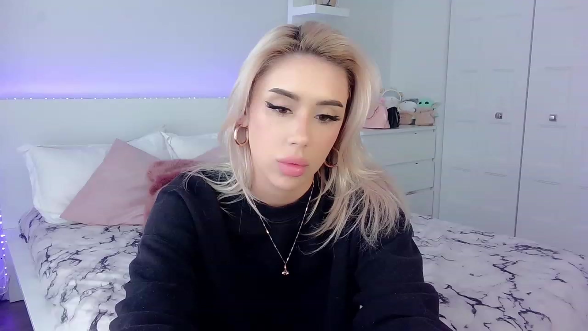 Gallery image thumbnail from BarbieAmy's myfreecams stream on, 04/26/2023, 18:18 image 10 of 20