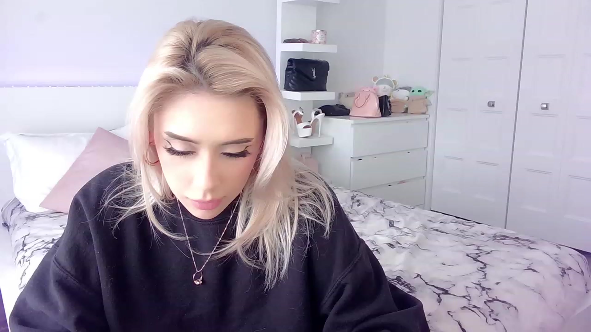 Gallery image thumbnail from BarbieAmy's myfreecams stream on, 04/26/2023, 18:18 image 8 of 20