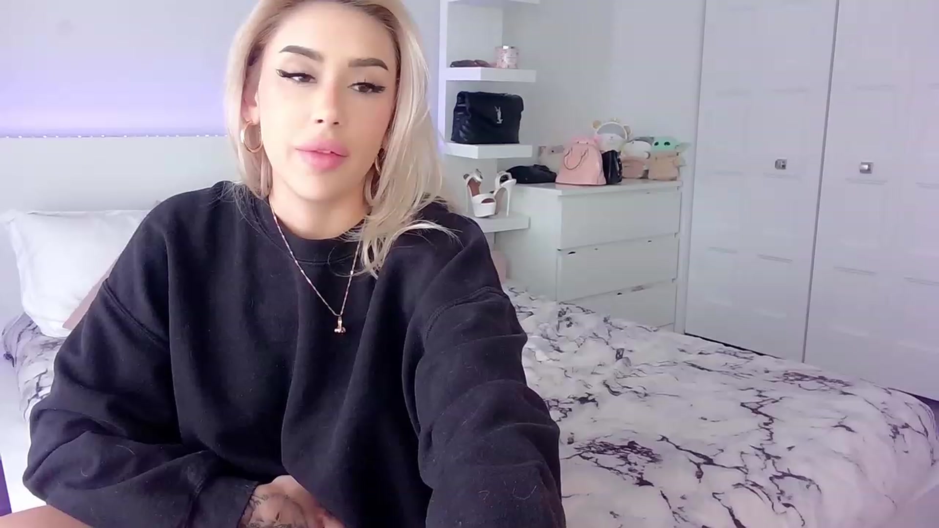 Gallery image thumbnail from BarbieAmy's myfreecams stream on, 04/26/2023, 18:18 image 6 of 20