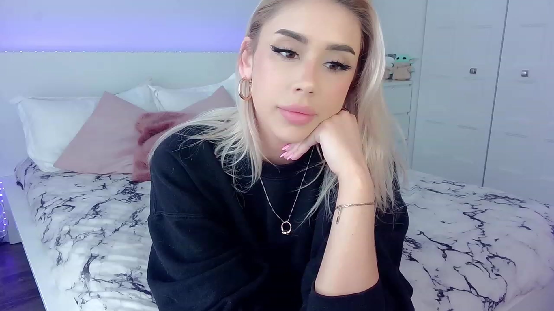 Gallery image thumbnail from BarbieAmy's myfreecams stream on, 04/26/2023, 18:18 image 12 of 20